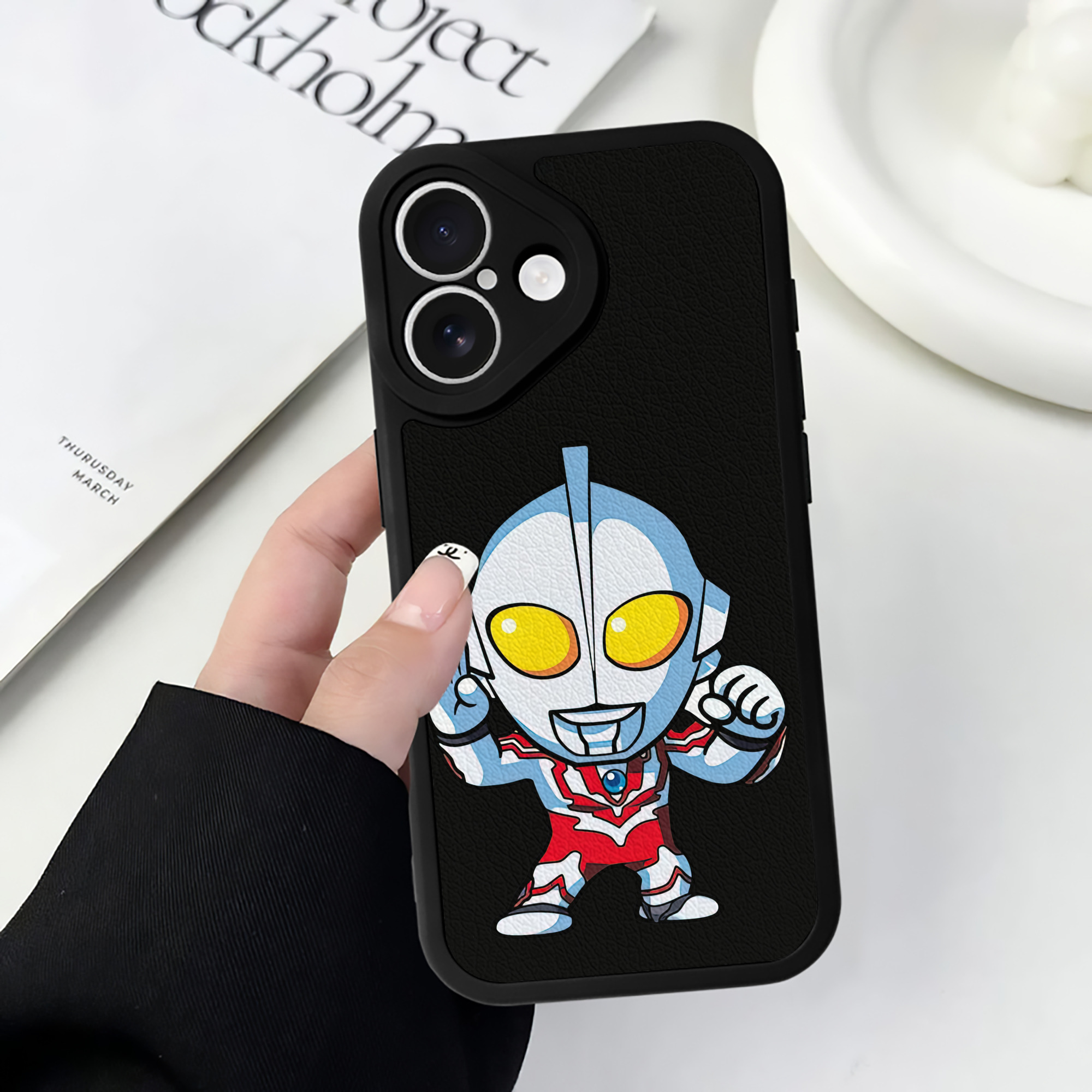 （画像用） ウルトラマン Ultraman 【iPhone 16シリーズ対応】シリコンスマホケース（レザー調） 材質：シリコン